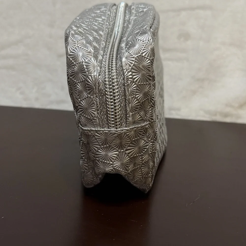 MAC Silver Metallic Cosmetic Makeup Bag Holiday 6in x 4in Zipper Close